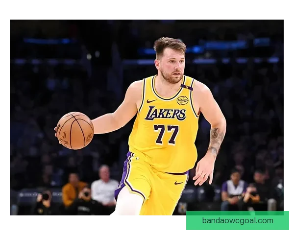 东契奇腿筋伤病原因揭秘湖人将帅回应詹姆斯强调健康至关重要